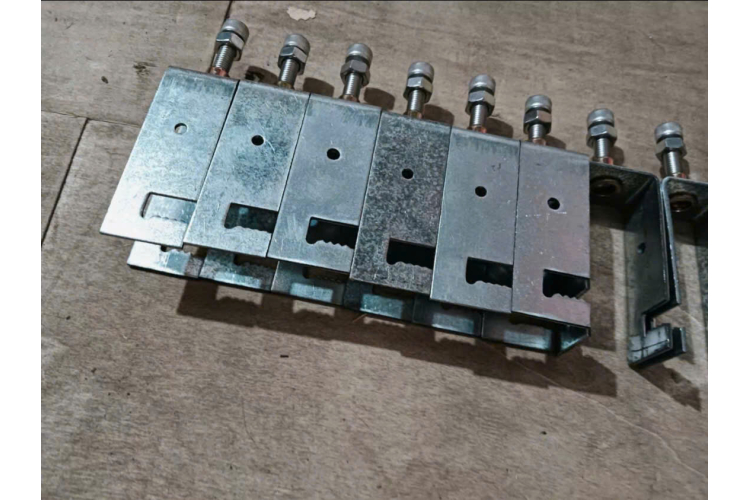 Combo 10 Kẹp U 3x6 Gắn Tấm Pin Năng Lượng Mặt Trời – Thép Mạ Kẽm
